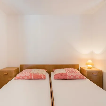 Apartments Petric Seget Vranjica Exterior photo